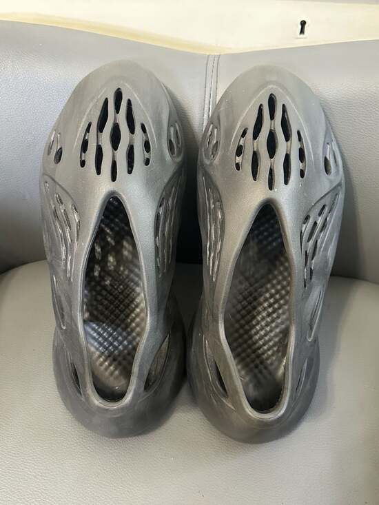 Adidas Yeezy Foam Runner Onyx size 9 main image 8
